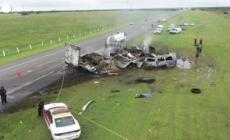 Messico, scontro tra un minibus e un tir in autostrada: almeno 13 morti- video
