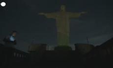 Cristo Redentore di Rio de Janeiro al buio in solidarieta' col calciatore Vinicius