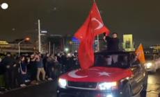 Elezioni in Turchia, l'esultanza dei sostenitori di Erdogan a Istanbul