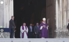 Francia, a Reims i funerali dell'infermiera uccisa in ospedale