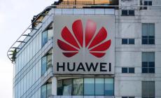 Huawei "risponde" ad Apple e lancia il suo Mate Xt pieghevole