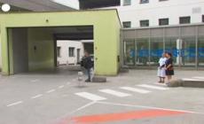 Attacco Annecy, Macron e la moglie Brigitte arrivati all'ospedale di Grenoble