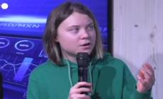 Greta si diploma: finiscono gli scioperi, non la sua lotta