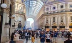 Champions League, cori e fumogeni in Galleria a Milano prima della finale