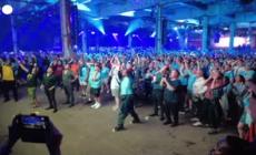 Manchester, i tifosi del City fanno festa con "We are the champions"