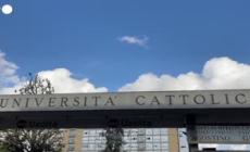 Il Papa a riposo, la messa in tv e l'Angelus da solo