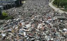 Un mese fa l'alluvione in Emilia-Romagna, resta la marea di rifiuti