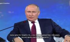 Berlusconi, Putin chiede un minuto di silenzio al Forum di San Pietroburgo