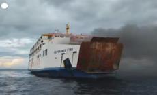 Filippine, in fiamme traghetto con 120 persone a bordo