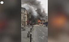 Esplosione a Parigi, persone sotto le macerie del palazzo