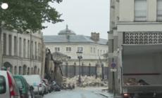 Incendio a Parigi, si cerca una persona dispersa tra le macerie del palazzo crollato