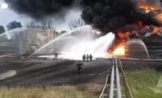Russia, serbatoio di carburante in fiamme a Voronezh durante l'ammutinamento di Wagner