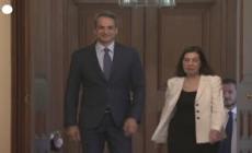 Grecia, i membri nuovo governo prestano giuramento