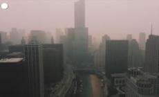 Il fumo degli incendi in Canada "soffoca" Chicago