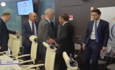 Francia, Macron denuncia: "Violenze ingiustificabili"