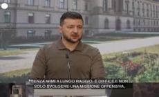Ucraina, Zelensky: "Senza armi a lungo raggio difficile anche difendersi"