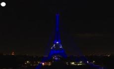 Francia, grandi festeggiamenti per il 14 luglio: fuochi d'artificio sulla Tour Eiffel