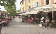 Caldo in Francia, Provenza: chi puo' si rinfresca nei bar