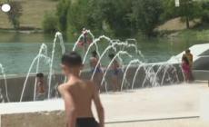 Caldo in Francia, abitanti di Tolosa in cerca di refrigerio