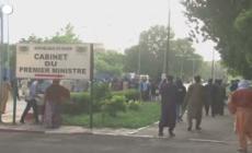 Golpe in Niger, sostenitori del presidente Bazoum protestano per il suo arresto