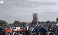 Niger, migliaia manifestano davanti all'ambasciata francese a Niamey