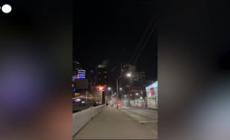 Scia luminosa nel cielo di Melbourne, probabilmente detriti di un razzo russo