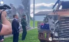 Russia, Medvedev visita l'esposizione delle armi Nato sottratte all'Ucraina