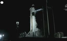 Lanciata la navetta Crew Dragon di SpaceX, a bordo 4 astronauti