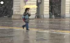 Vento, mareggiate e persino neve: il maltempo non lascia l'Italia