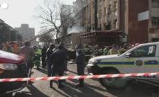 Sudafrica, edificio in fiamme a Johannesburg: decine di morti
