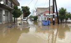 Maltempo in Grecia: due morti, strade allagate e auto bloccate dal fango