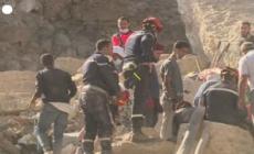 Marocco, scavano tra le macerie poi la scossa di assestamento: panico a Imi N'Tala