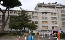 Covid, frena la salita dei contagi ma c'e' il nodo positivi a scuola