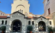 Uccide la suocera in  un  istituto di riabilitazione a Alessandria e si toglie la vita. Poi  si scopre che aveva ucciso anche la moglie e  il figlio 17enne