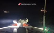 Incendio su un traghetto a Lampedusa, evacuati passeggeri e migranti