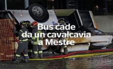 Bus cade da un cavalcavia a Mestre