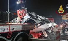 Bus precipitato a Mestre, rimossa la carcassa