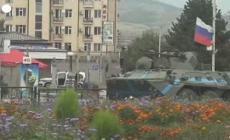 Nagorno-Karabakh, soldati russi a Stepanakert: carri armati tra le strade deserte