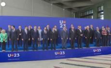 Vertice di Granada, i leader europei posano per una foto di gruppo