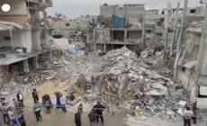 Rafah, si cercano sopravvissuti tra le macerie di una casa
