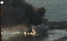 Israele colpisce il porto di Gaza, pescherecci in fiamme