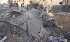 Gaza, a Rafah tra le macerie di un'abitazione colpita da un attacco aereo israeliano