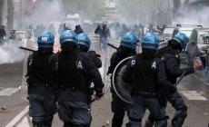 Scontri tra ultras Bologna e forze ordine fuori dallo stadio a  Udine