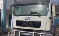 Gaza, un camion di aiuti arriva in una scuola dell'Unrwa