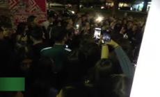 Roma, Venditti alla festa dei 90 del Giulio Cesare accolto dagli studenti che cantano la sua canzone