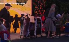 Halloween alla Casa Bianca, Blinken veste il figlio da Zelensky