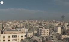 Bombe sui campi profughi a Gaza, "decine di morti"