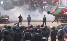 Bangladesh, scontri fra polizia e operai tessili