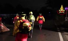 Maltempo in Toscana, Campi Bisenzio sott'acqua:  vigili del fuoco col gommone