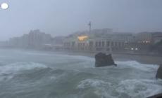 Maltempo in Francia, la tempesta Ciaran sferza la costa sudoccidentale
